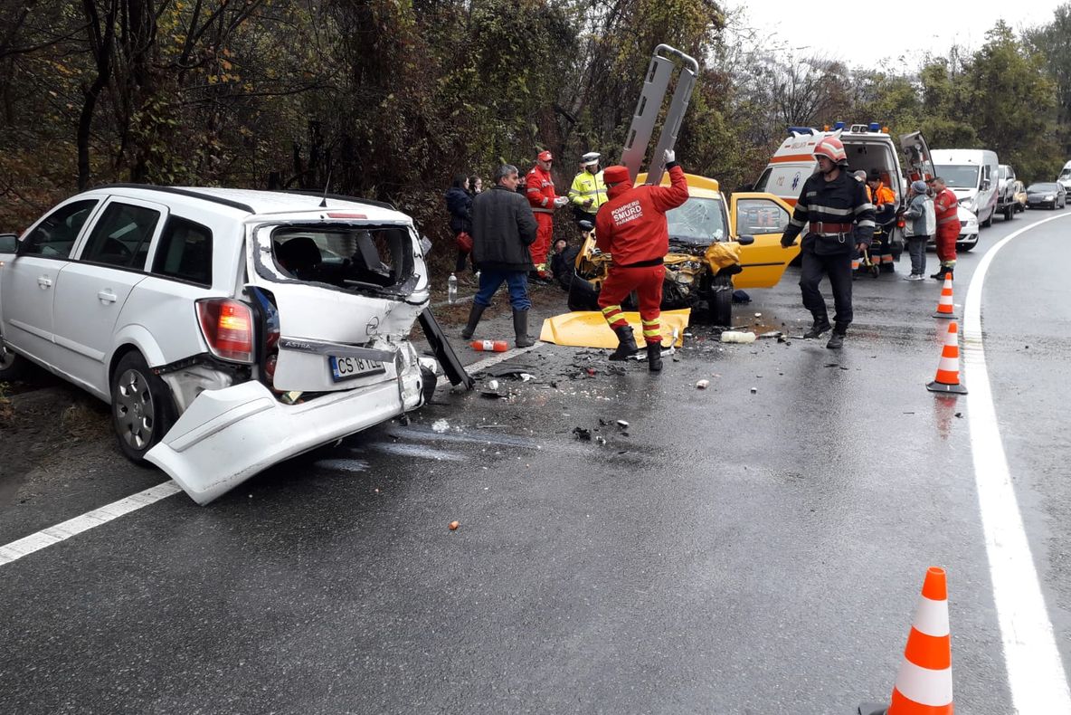 Accident cu trei victime pe DN6, în Mehedinți