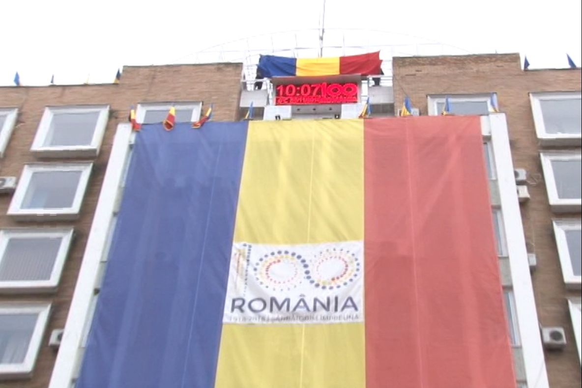 PREFECTUL, CEASUL ȘI CENTENARUL