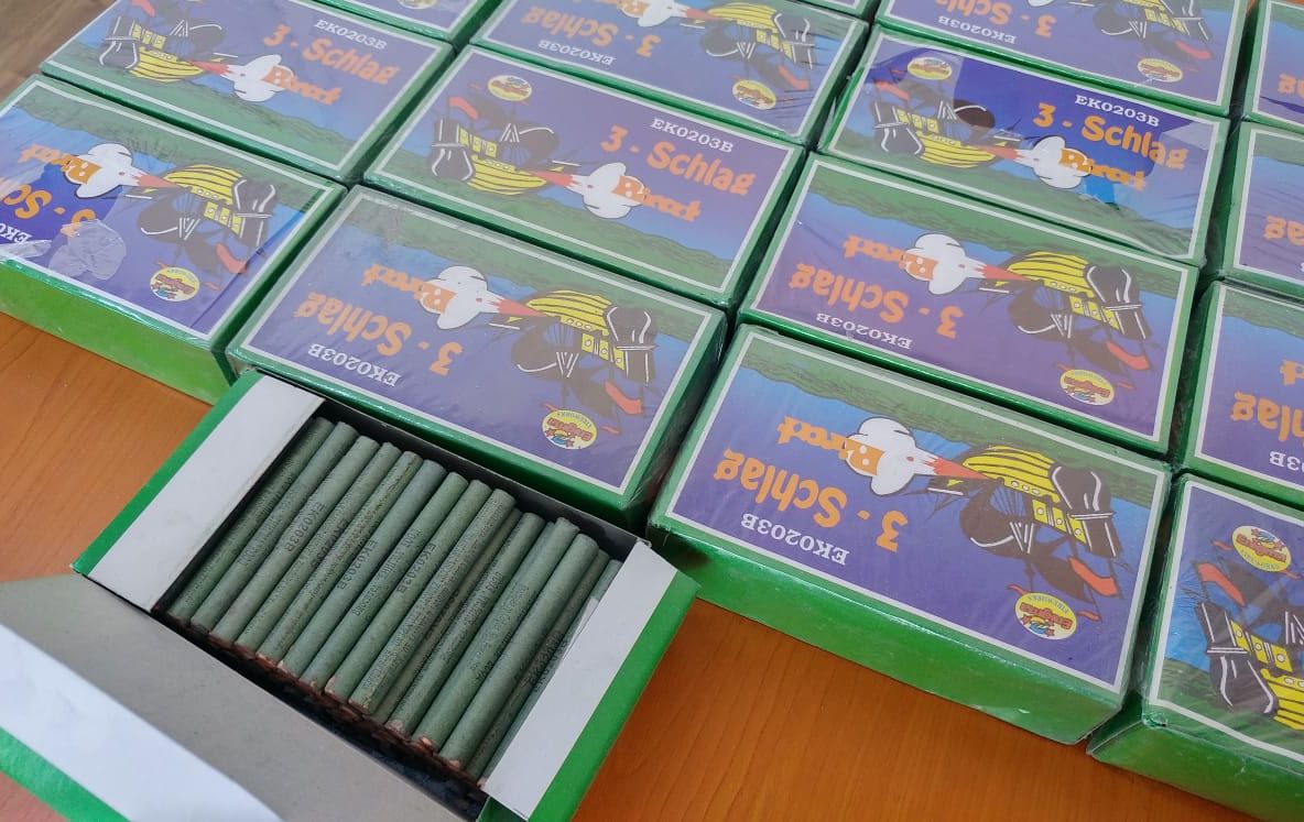 Peste 1.800 materiale pirotehnice confiscate de polițiști la Turnu Severin