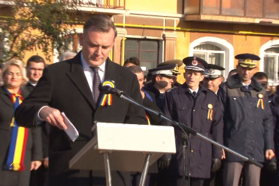 DISCURSURI PLATE, ȘTERSE, CITITE DE PE FOAIE, DE ZIUA NAȚIONALĂ