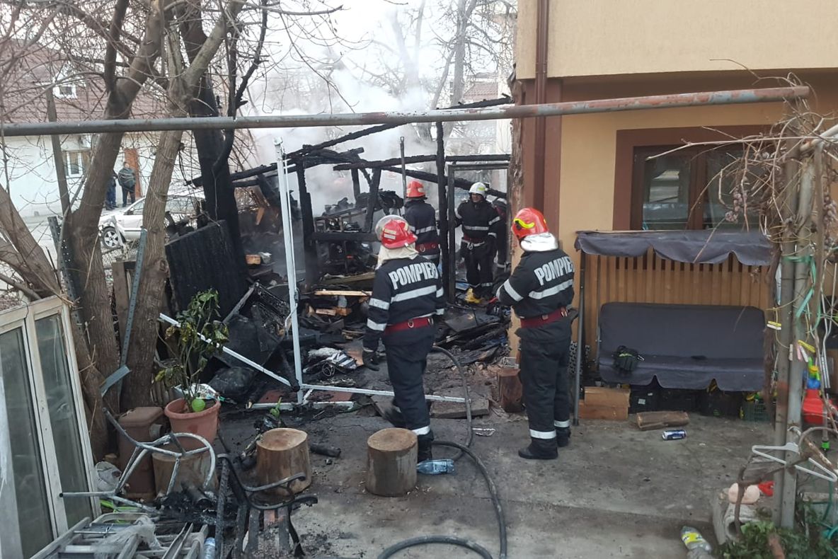 Incendiu provocat de un coş de fum neprotejat