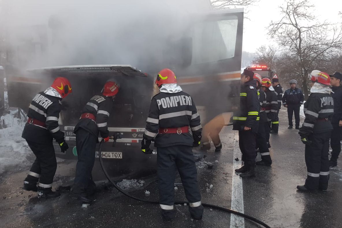 Incendiu la cabina unui tir