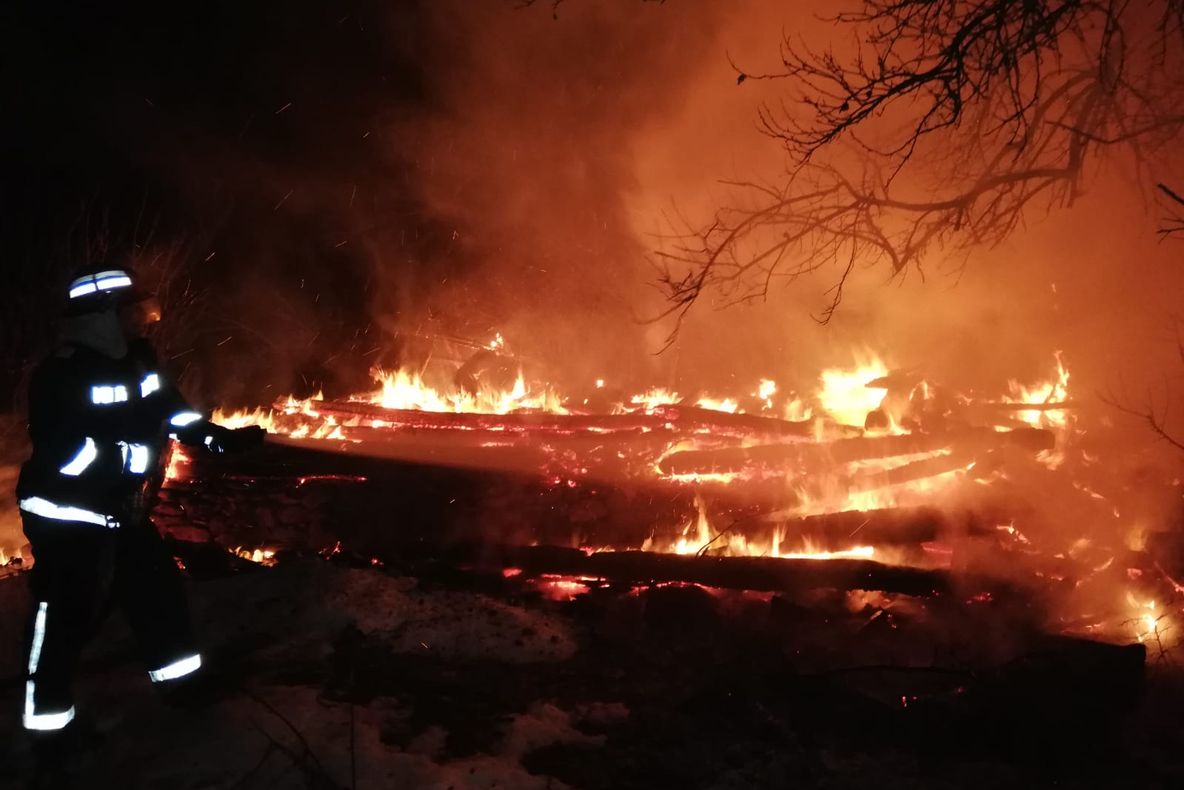 Aproape 30 de clăi de fân în flăcări în Mehedinți