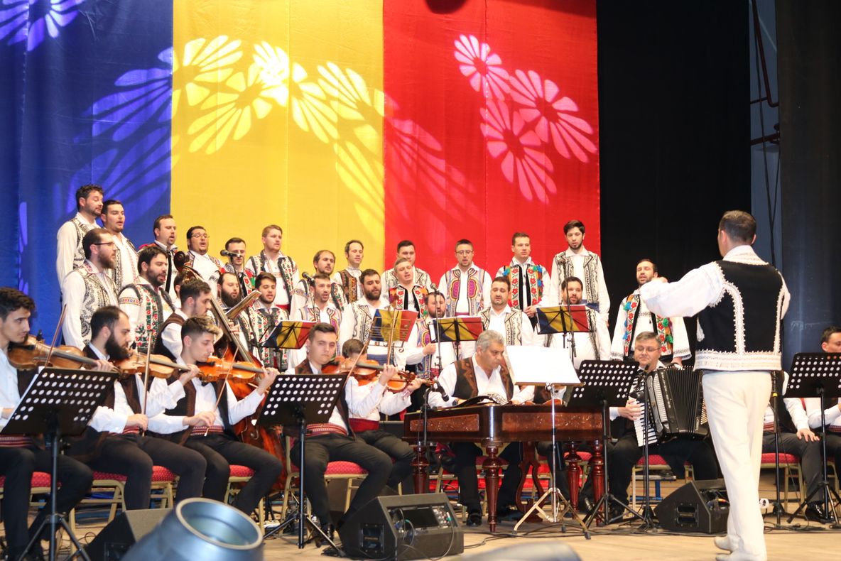 Spectacol omagial la 160 de ani de la „Mica Unire”, la Palatul Culturii „Teodor Costescu”