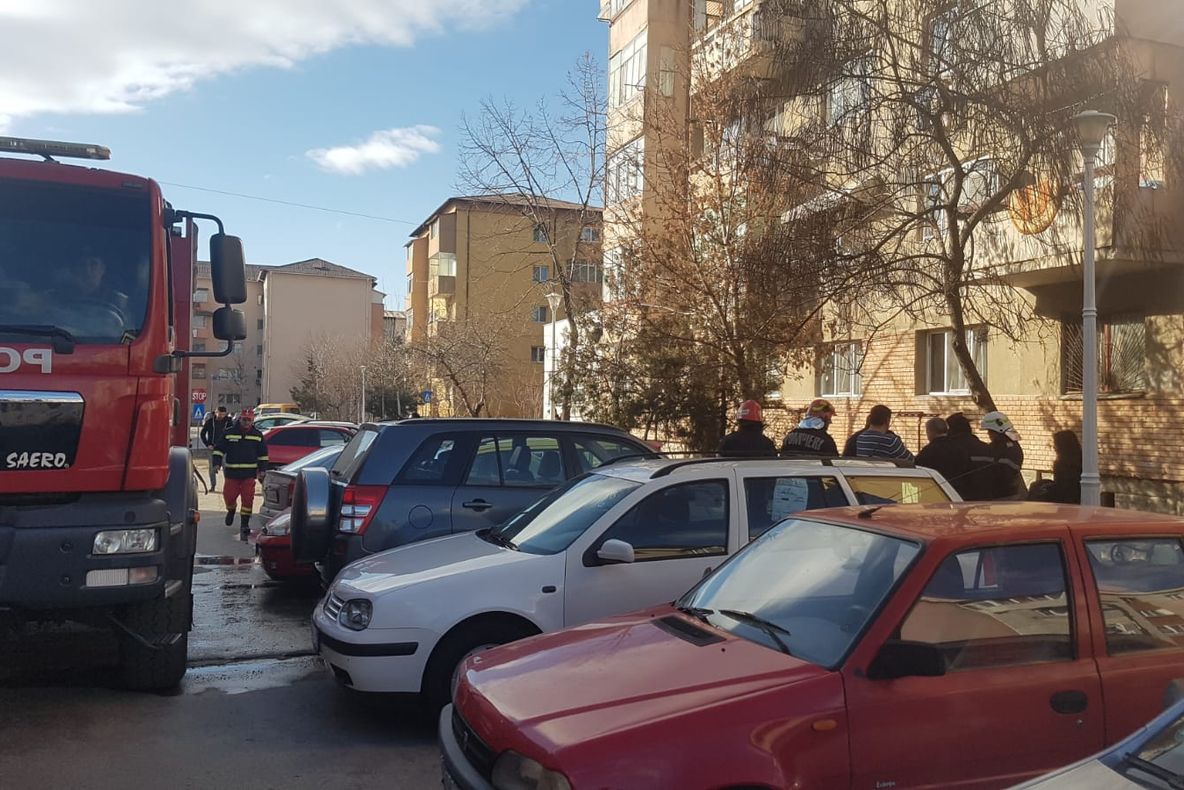 O butelie de voiaj a luat foc în balconul unui severinean