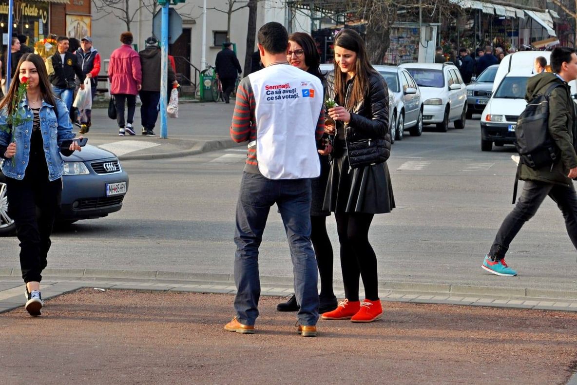 Alianța USR-PLUS strânge semnături la Severin pentru europarlamentare