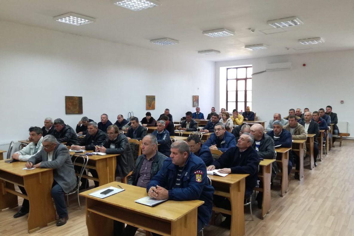 Şefii serviciilor voluntare pentru situaţii de urgenţă instruiţi de pompieri