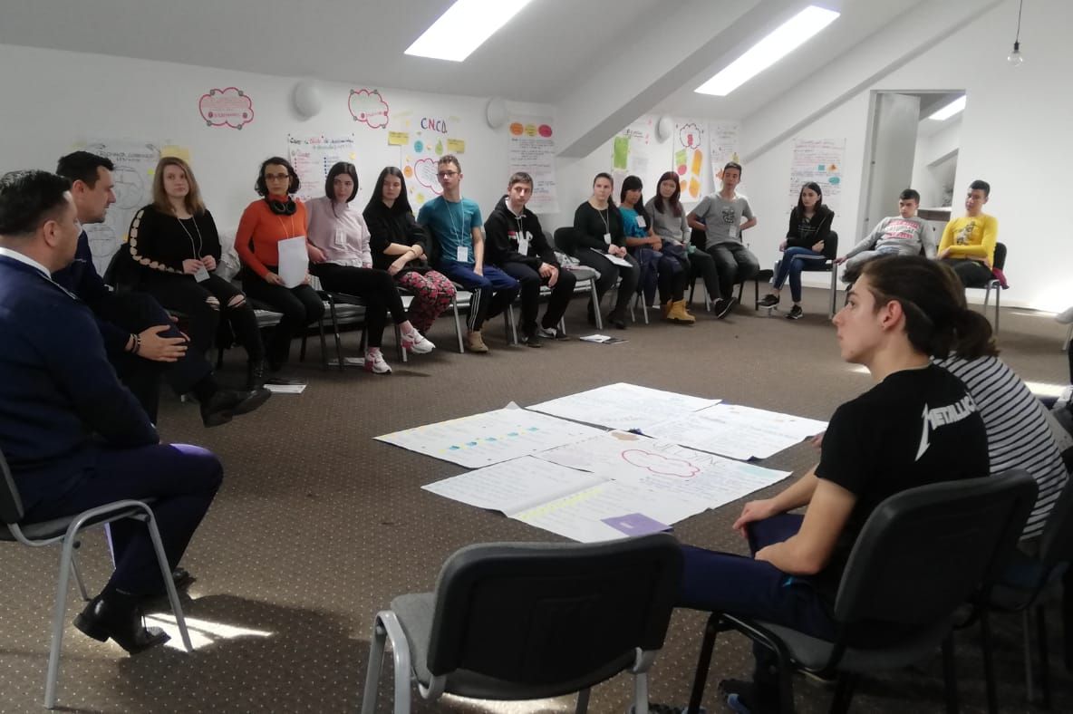 ELEVII ÎN DIALOG CU POLIȚIA, PE TEMA FENOMENULUI DE BULLYING