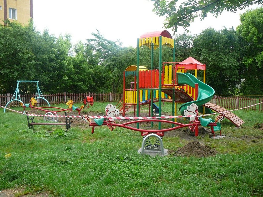 PRIMĂRIA SEVERIN INVESTEȘTE ÎN LOCURILE DE JOACĂ