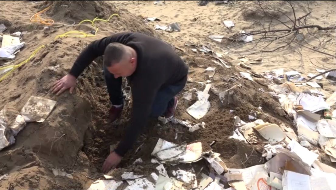 DOCUMENTE DIN ARHIVA PRIMĂRIEI, GĂSITE LA GROAPA DE GUNOI