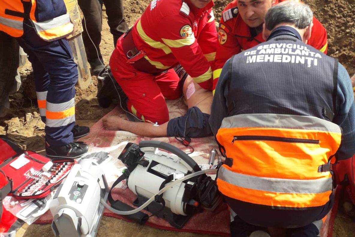 Un muncitor a murit strivit de un mal în timp ce săpa un canal