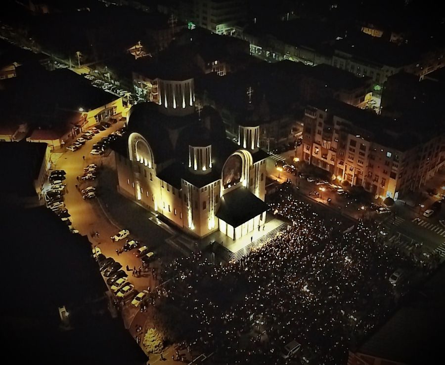 Mii de credincioși la slujba Înviere în bisericile din Turnu Severin