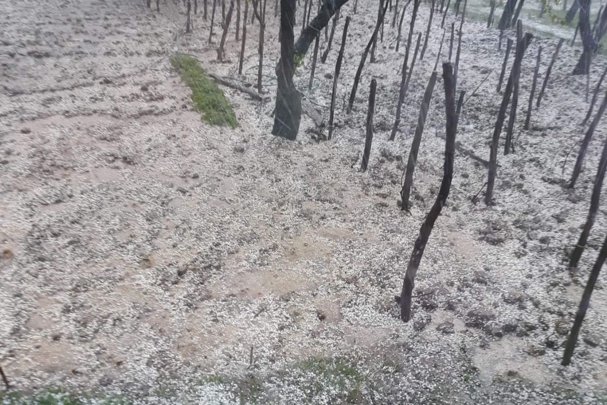 Ploi torențiale și grindină la Turnu Severin și în satele învecinate