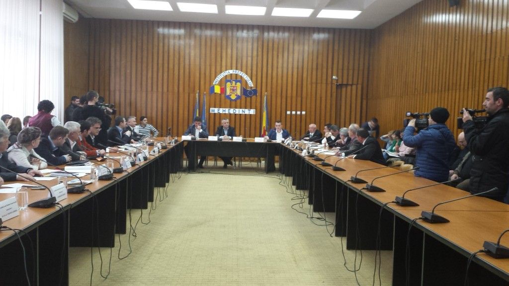 FĂRĂ CURSURI DE PERFECȚIONARE LA CONSILIUL LOCAL DIN SEVERIN