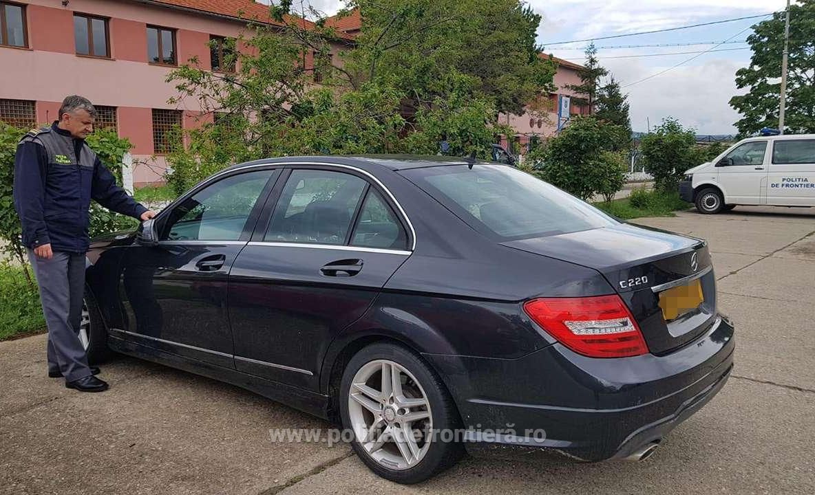 Autoturism căutat în Marea Britanie, depistat în Vama Porțile de Fier I