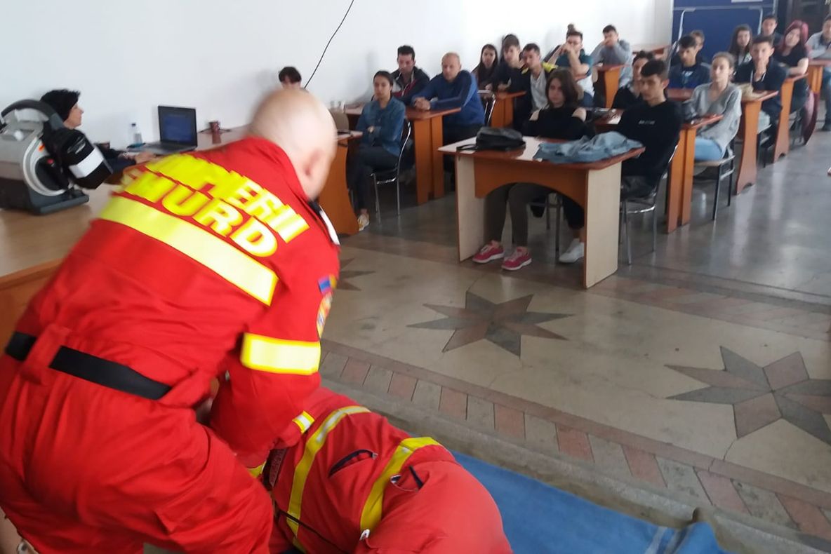 ISU Mehedinţi recrutează candidaţi pentru a deveni voluntari în situaţii de urgenţă