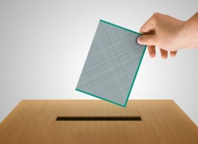 Peste 230.000 de mehedințeni sunt așteptați astăzi la urne