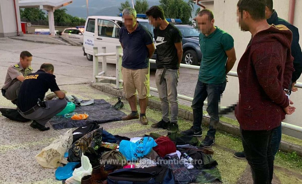 Nouă cetăţeni turci și două călăuze, prinși la Svinița în timp ce traversau ilegal Dunărea cu o barcă