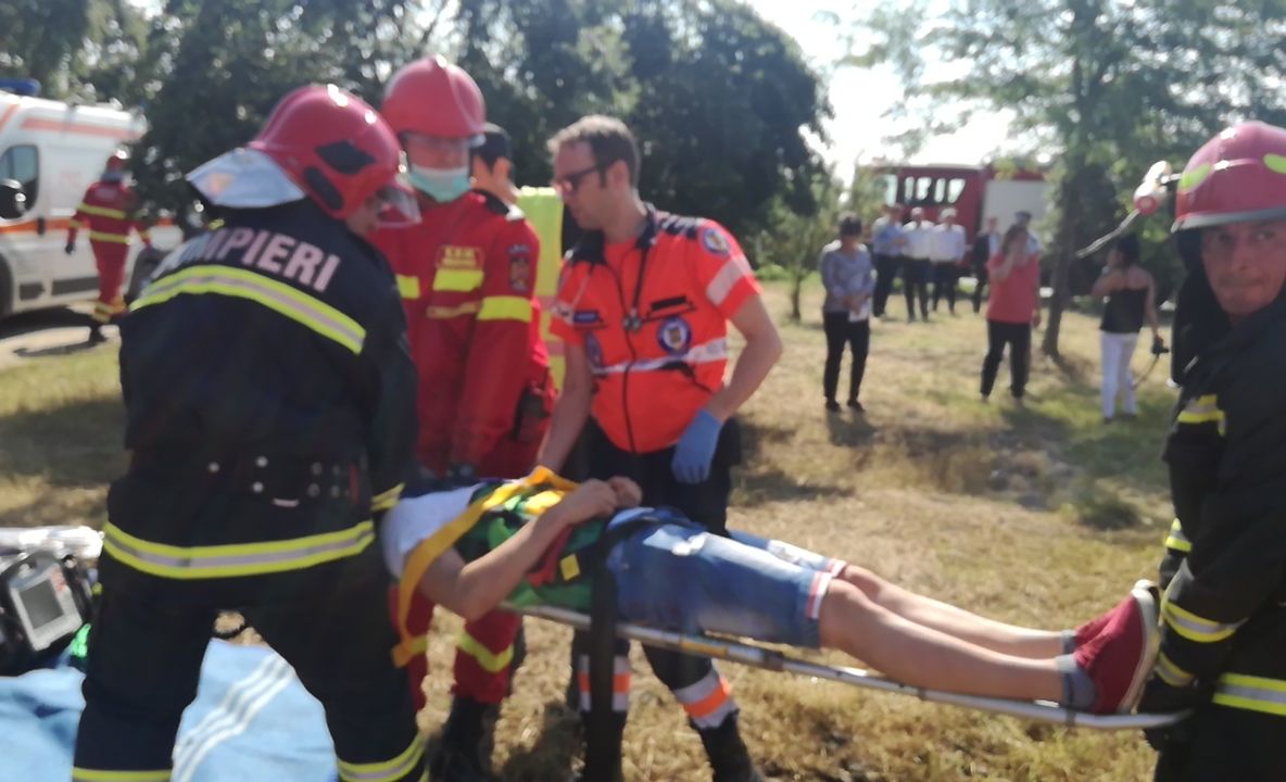 Incendiu şi accident cu victime multiple. Exerciţiu cu activarea Planului roşu de intervenţie pe DN 56A