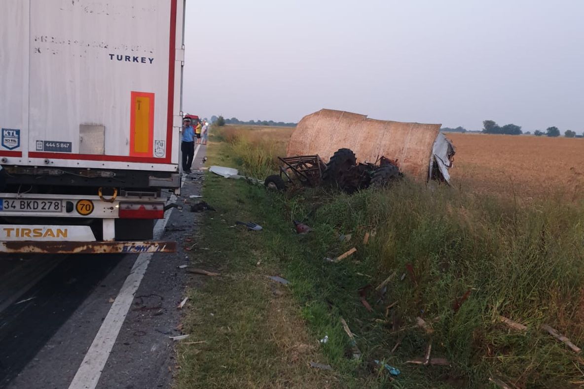 VIDEO Două persoane și-au pierdut viața în urma unui accident pe DN56 A, în Mehedinți