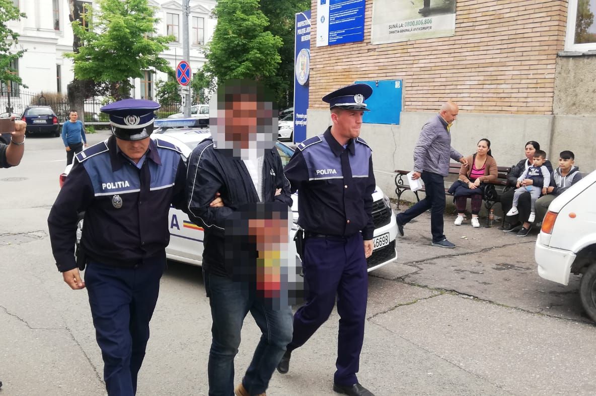 Bărbatul care l-a amenințat pe primarul din Jiana, reținut din nou pentru violență