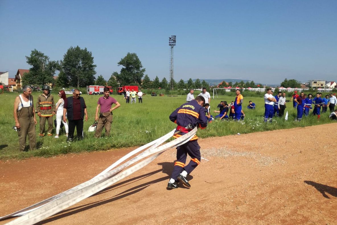 Concurs între pompierii din cadrul a cinci inspectorate pentru situaţii de urgenţă