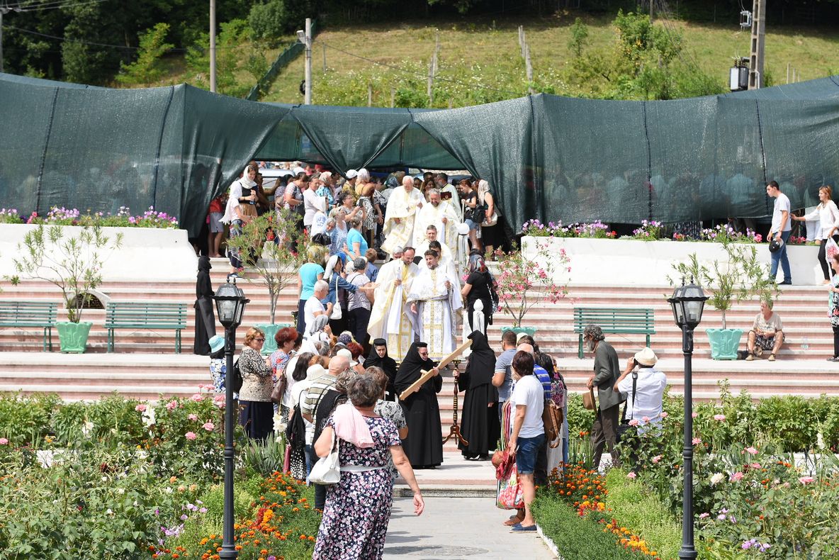 Mănăstirea Sfânta Ana din Orșova, ctitoria marelui gazetar Pamfil Șeicaru, și-a serbat hramul