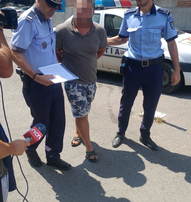 Tâlhar reţinut pentru 24 de ore. În plină stradă a furat prin violenţă un telefon mobil