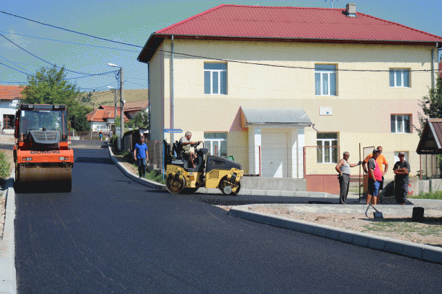 Asfaltul a ajuns în Dudașul Schelei, un cartier de la periferia Severinului, pentru prima oară