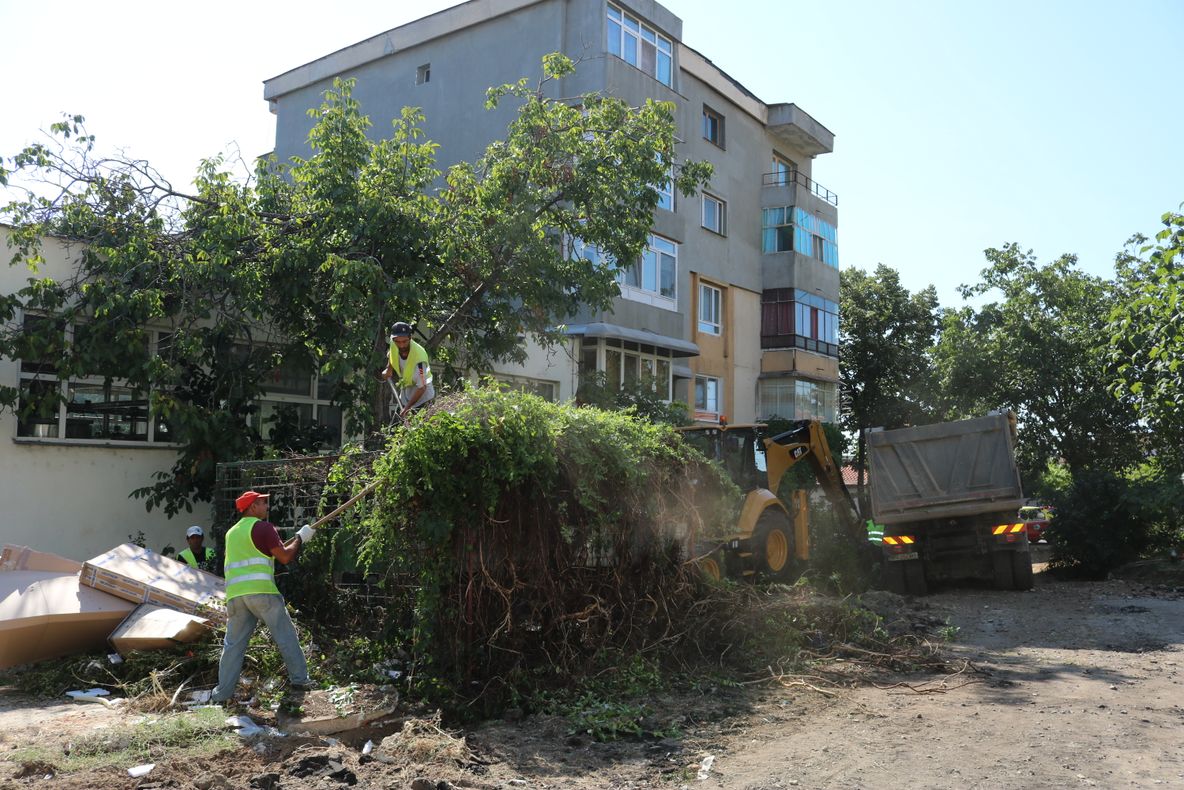 Primăria Drobeta Turnu Severin amenajează o nouă parcare în zona blocurilor E