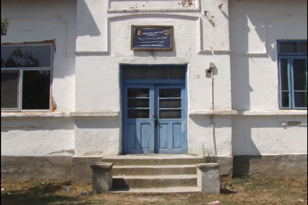 ȘCOLI VECHI ȘI CU PROBLEME MULTE, ÎN MEHEDINȚI