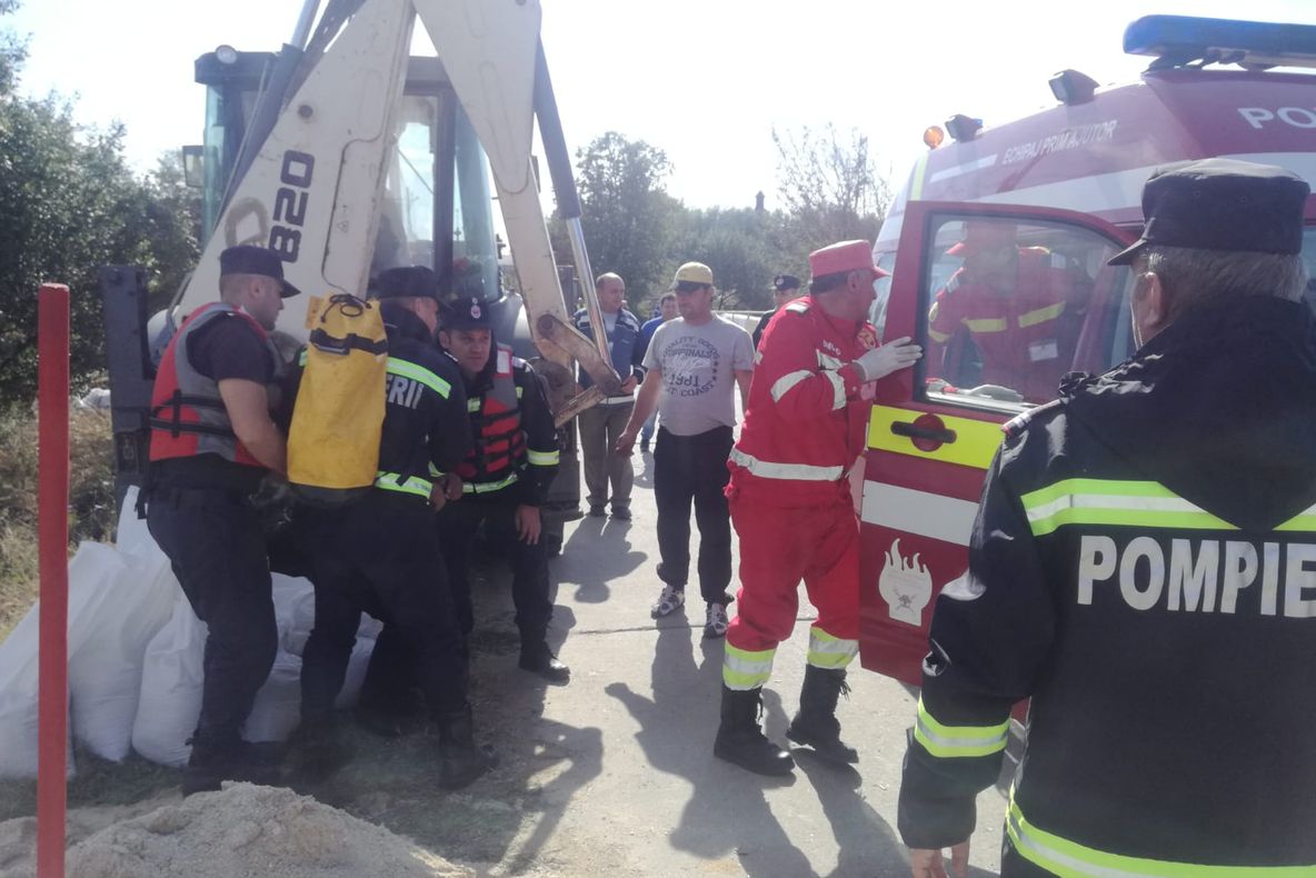 Amplu exerciţiu de intervenţie în caz de inundaţii pe raza comunei Căzăneşti