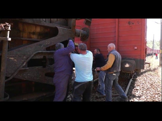 TREN DERAIAT, TRAFICUL FEROVIAR ÎNTRERUPT, CĂLĂTORI DISPERAȚI