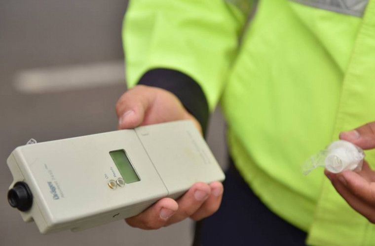 Doi mehedințeni, cercetaţi pentru conducere fără permis şi sub influenţa băuturilor alcoolice