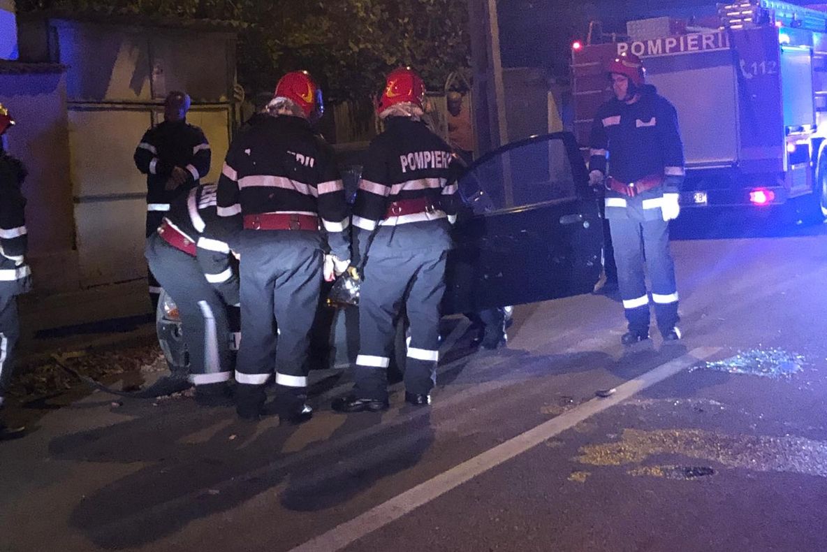 S-a răsturnat cu mașina pe o stradă din Turnu Severin