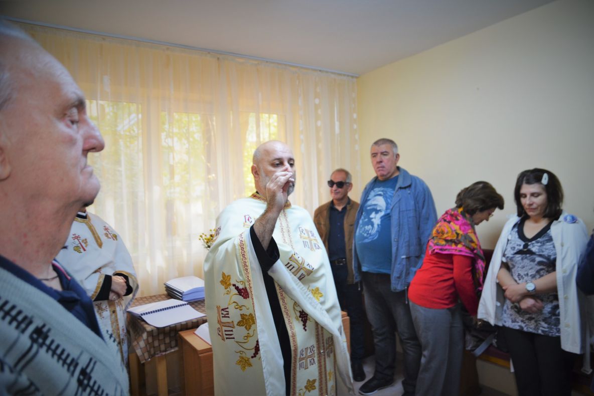 Slujbă de sfințire la sediul Asociației Nevăzătorilor din Drobeta Turnu Severin