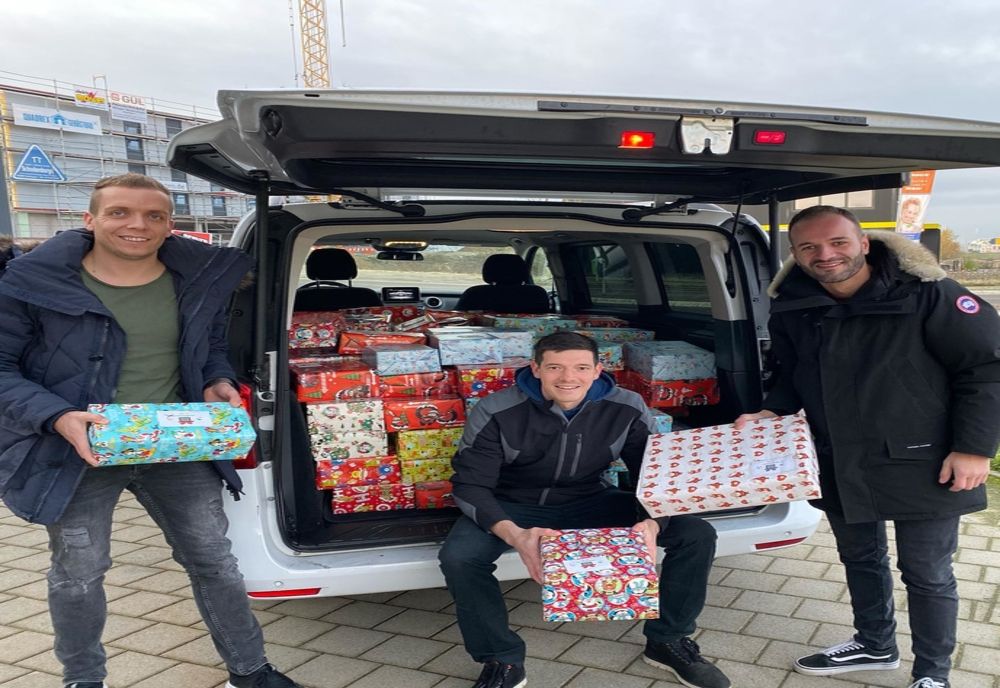 Voluntarii de la Round Table 2 Drobeta strâng cadouri pentru copii