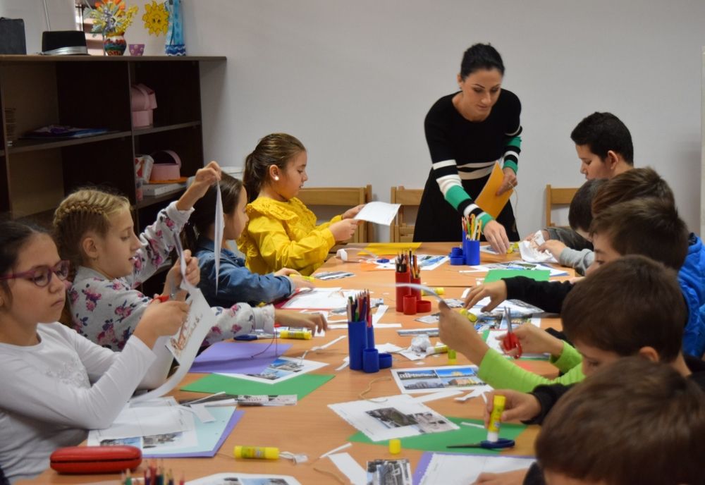 Ateliere de creație dedicate sărbătorilor de iarnă la Muzeul Regiunii Porților de Fier