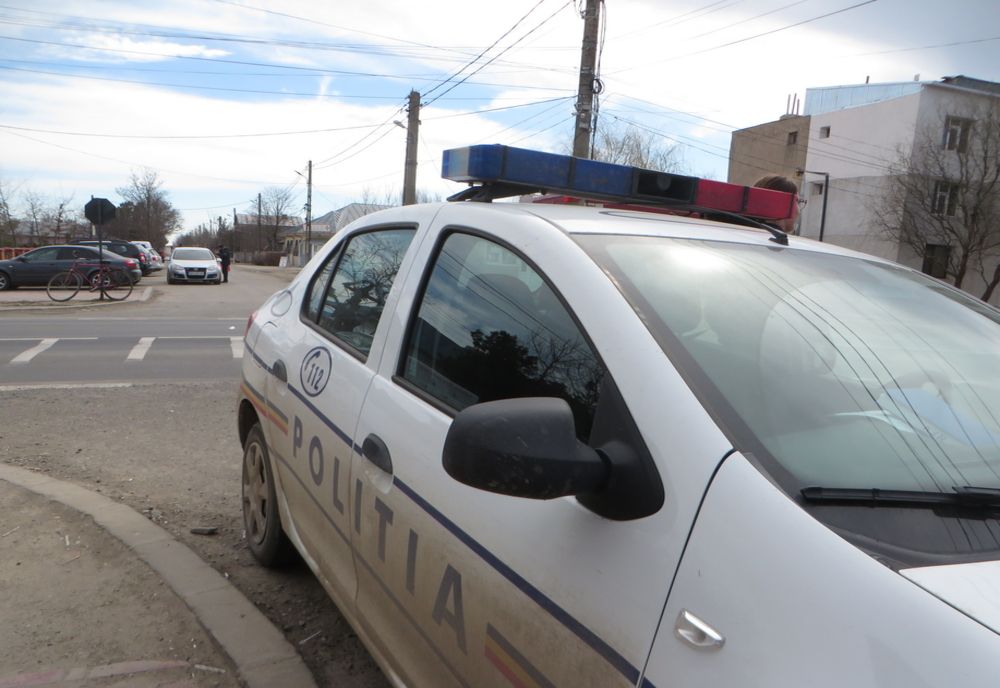 Hoț ghinionist. Prins în timp ce împingea la mașina pe care o furase