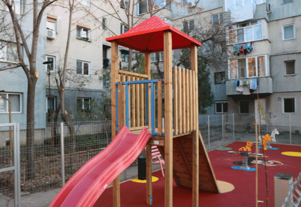 Două noi locuri de joacă au fost date în funcțiune în municipiul Drobeta Turnu Severin