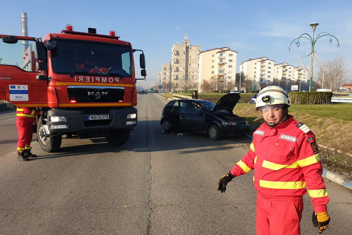 Femeie rănită într-un accident de circulație pe un bulevard din Turnu Severin