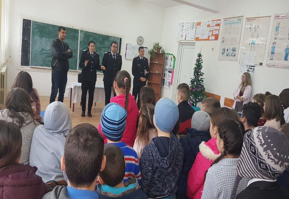 Acţiuni de informare şi educare preventivă desfăşurate de ISU Mehedinţi în șase localităţi