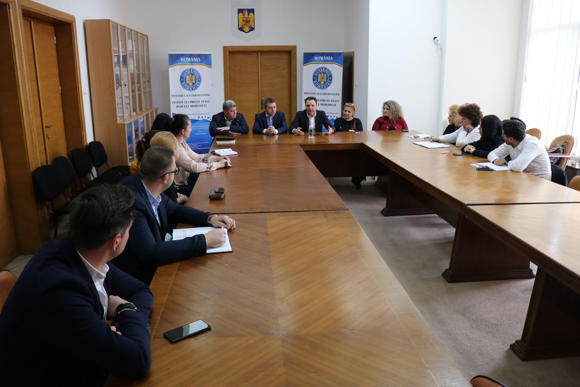 Prefectul Cristinel Pavel s-a întâlnit cu reprezentanții marilor centre comerciale din Mehedinți