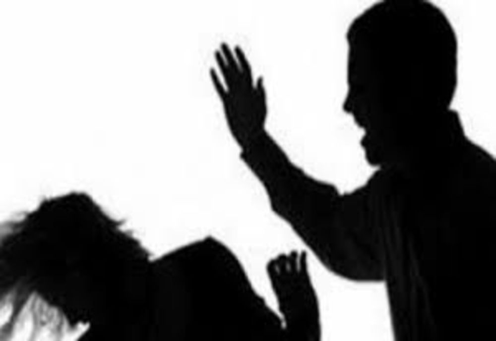 Cercetat pentru violență în familie după ce și-a bătut soția