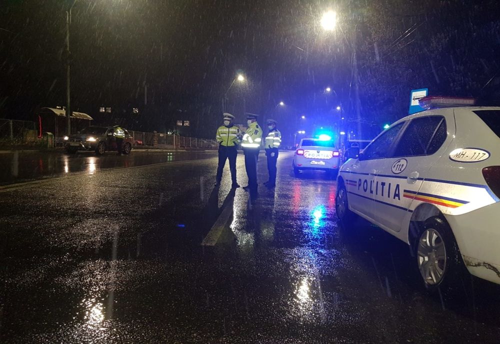 48 de sancțiuni contravenționale de peste 100.000 de lei în Mehedinți celor care au ieșit din casă după ora 22.00