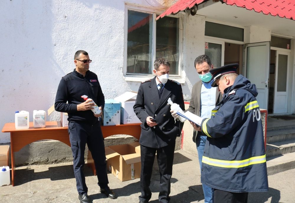 Un nou lot de măști și dezinfectant, distribuit în Mehedinți