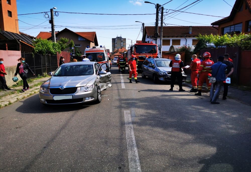 Accident în Turnu Severin. Două persoane au ajuns la spital