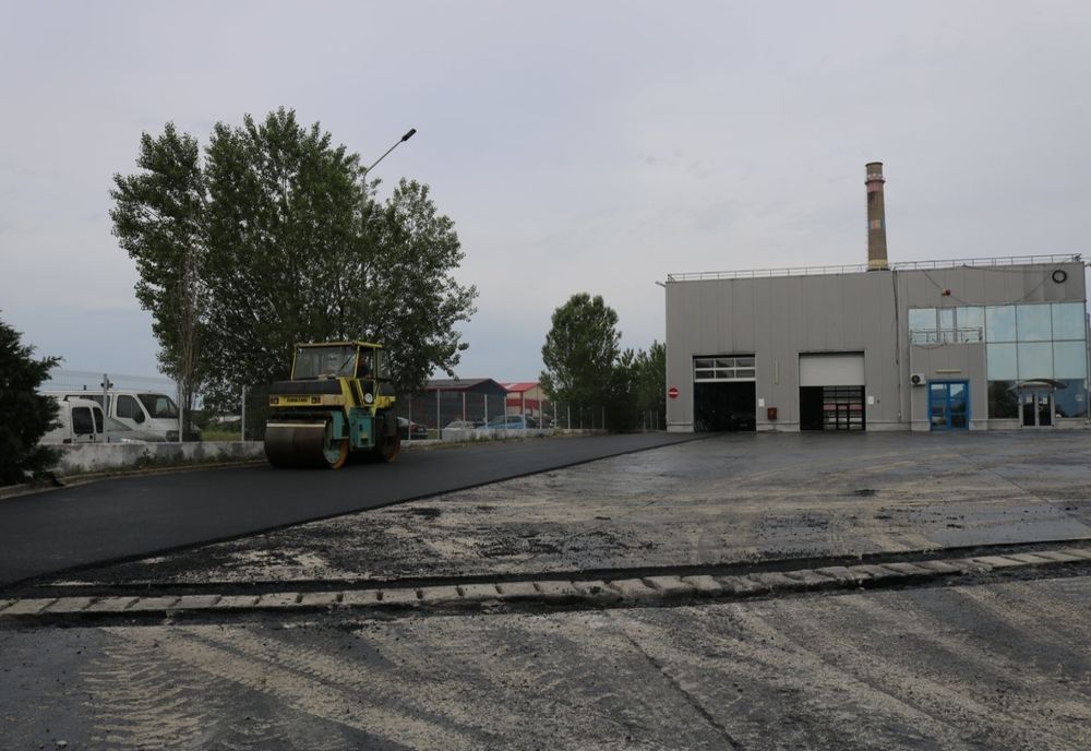Se asfaltează curtea interioară a RAR Mehedinți 