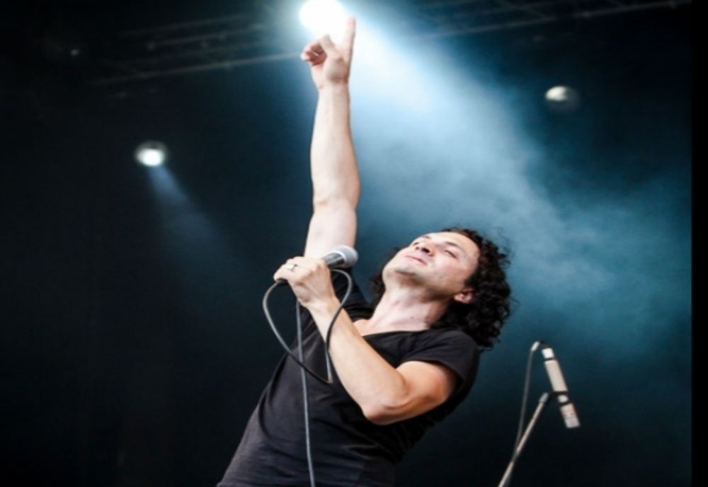 După ce au cântat cu Bono și Steve Vai, muzicienii de la Publika își continuă ascensiunea în Marea Britanie