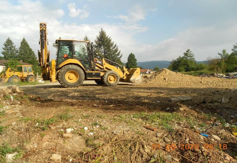 Malul râului Eșelnița, curățat de gunoaie